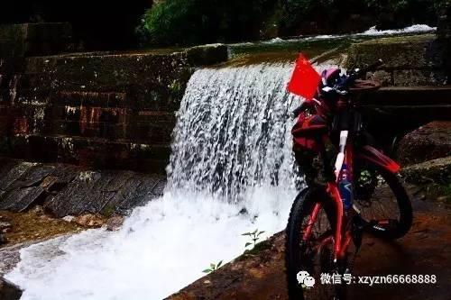 重庆垫江县:雪后特巡确保线路可靠供电