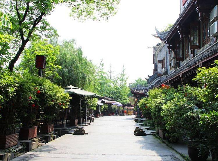 黄维妻子苦等他27年，夫妻团聚后他一声“滚”，妻子投河自尽
